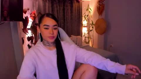 Snapshot of vayolett_bass chatting on July 20, 2026, 10:39 am Vayolett Bass online show from July 20, 2026, 10:39 am