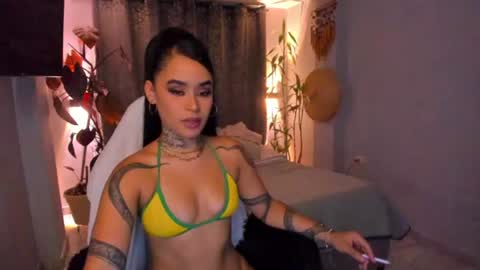 Snapshot of vayolett_bass chatting on July 23, 2026, 10:35 am Vayolett Bass online show from July 23, 2026, 10:35 am