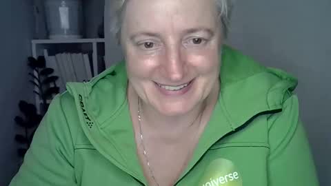 vea_motty online show from April 18, 2026, 7:07 pm