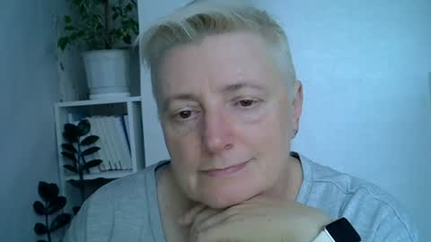 vea_motty online show from July 27, 2026, 4:36 pm