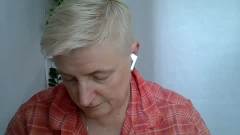 vea_motty online show from July 28, 2026, 2:13 pm