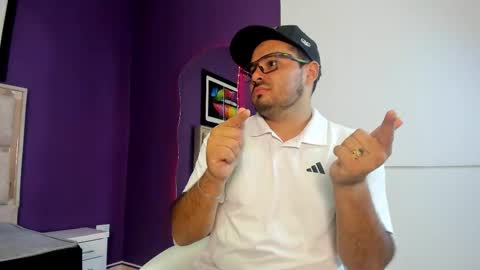 veci_and online show from February 5, 2026, 8:35 pm