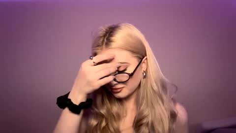 Monika online show from November 29, 2025, 5:38 pm