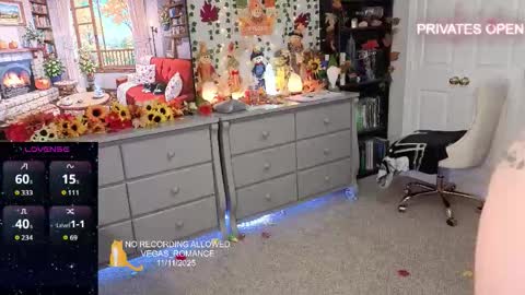 Snapshot of vegas_romance chatting on November 12, 2025, 12:00 am vegas_romance online show from November 12, 2025, 12:00 am