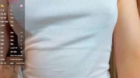 veliapascanik online show from April 14, 2026, 1:33 am