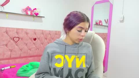 Snapshot of velina_honey chatting on August 6, 2026, 12:29 pm Velinahoney online show from August 6, 2026, 12:29 pm