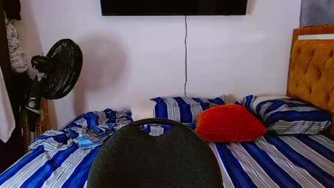 Snapshot of velk_hot1 chatting on May 18, 2026, 1:17 pm velk_hot1 online show from May 18, 2026, 1:17 pm