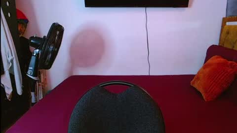 velk_hot1 online show from June 24, 2026, 1:43 pm