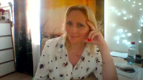 Snapshot of velka_raspberry chatting on June 8, 2026, 11:21 am velka_raspberry online show from June 8, 2026, 11:21 am