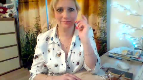 Snapshot of velka_raspberry chatting on June 17, 2026, 4:41 pm velka_raspberry online show from June 17, 2026, 4:41 pm