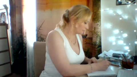 Snapshot of velka_raspberry chatting on June 21, 2026, 9:12 am velka_raspberry online show from June 21, 2026, 9:12 am