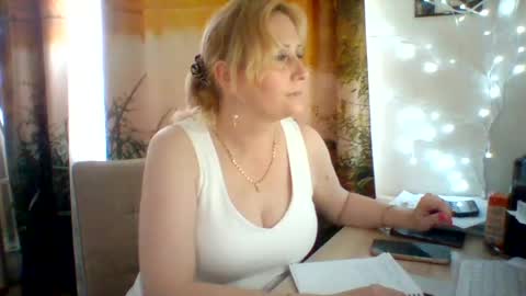 Snapshot of velka_raspberry chatting on June 25, 2026, 9:58 am velka_raspberry online show from June 25, 2026, 9:58 am