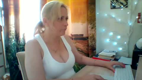 Snapshot of velka_raspberry chatting on July 23, 2026, 3:32 pm velka_raspberry online show from July 23, 2026, 3:32 pm