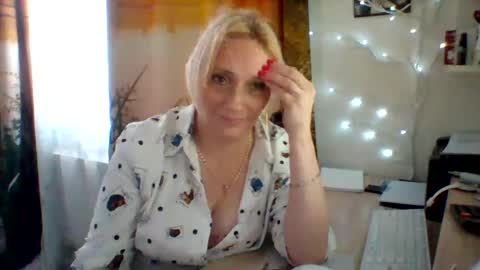 Snapshot of velka_raspberry chatting on July 24, 2026, 8:01 am velka_raspberry online show from July 24, 2026, 8:01 am