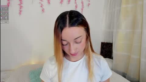 velvet_00 online show from June 19, 2026, 3:22 am