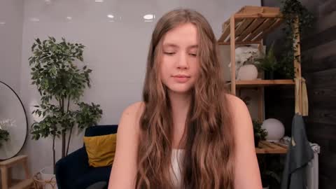 velvet_cherry online show from February 6, 2025, 4:36 pm