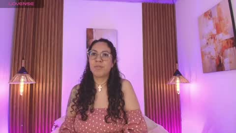 Emma Curly online show from May 1, 2026, 12:21 pm