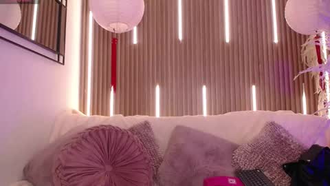 Emma Curly online show from May 19, 2026, 12:11 pm