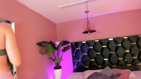 Snapshot of velvet_dreams_ chatting on April 28, 2026, 11:59 am Isabella online show from April 28, 2026, 11:59 am