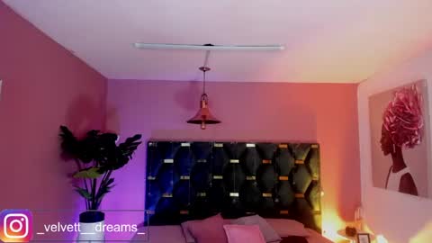 Isabella  online show from June 5, 2026, 12:44 pm