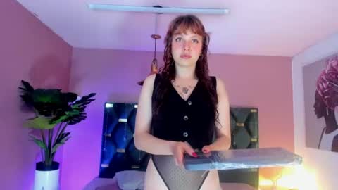 Isabella  online show from June 9, 2026, 11:44 am