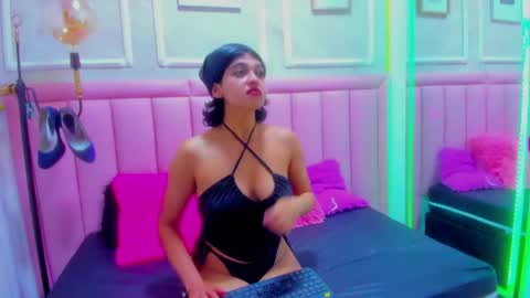 velvet_giirll online show from June 9, 2026, 3:23 pm
