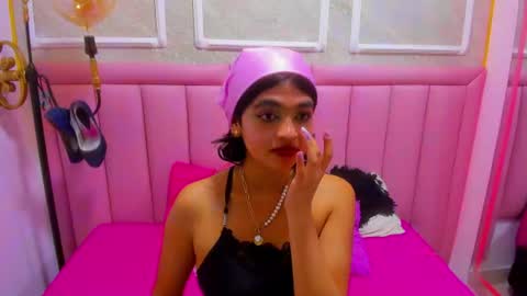 velvet_giirll online show from June 26, 2026, 6:23 pm