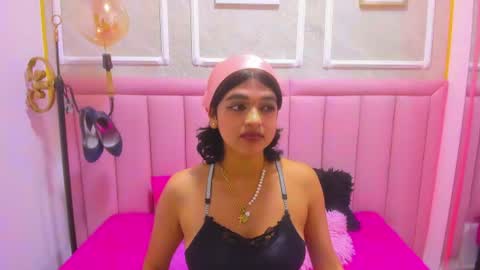 velvet_giirll online show from July 6, 2026, 3:03 pm