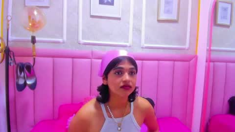 velvet_giirll online show from July 9, 2026, 2:54 pm
