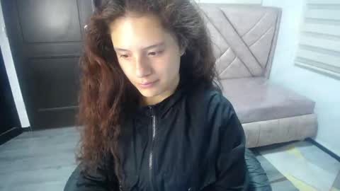 velvet_moon_v online show from October 8, 2025, 1:09 pm