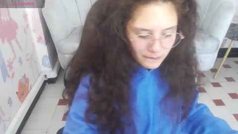 velvet_moon_v online show from March 25, 2026, 1:28 pm