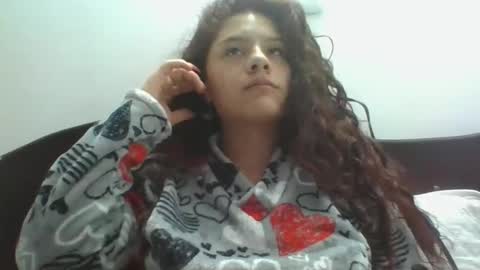 velvet_moon_v online show from April 18, 2026, 7:58 pm