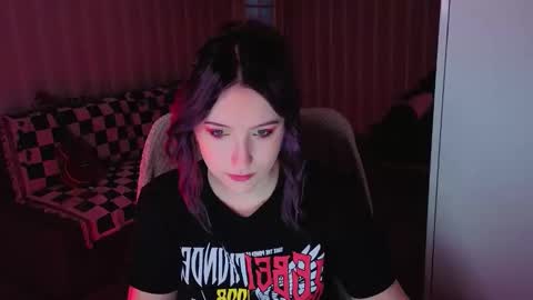 Snapshot of velvet_siren chatting on May 11, 2026, 6:41 am Violet online show from May 11, 2026, 6:41 am
