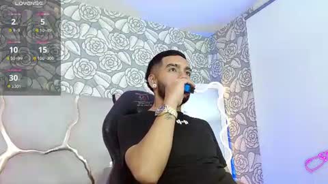 velvetdaniels_tay online show from July 25, 2026, 4:32 am
