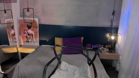 velvettease_ online show from May 5, 2026, 1:19 pm
