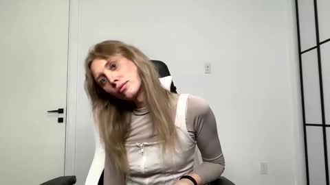 VelvetTGirl online show from February 2, 2026, 1:48 am