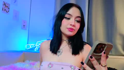 velvetvibes_ online show from June 4, 2026, 1:44 am