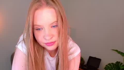 Snapshot of veneranova chatting on July 29, 2026, 2:04 pm Venera online show from July 29, 2026, 2:04 pm