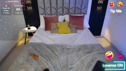 venus_999_ online show from May 21, 2026, 9:44 pm
