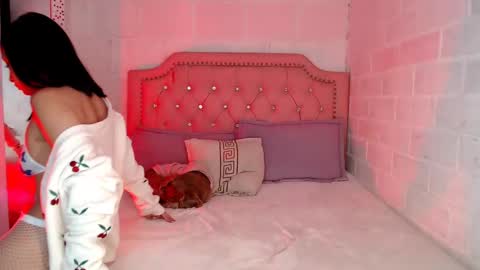 Snapshot of venus_megan chatting on November 12, 2025, 9:25 pm emily independent account MY conextion 1100 GTM to 17hr GTM online show from November 12, 2025, 9:25 pm