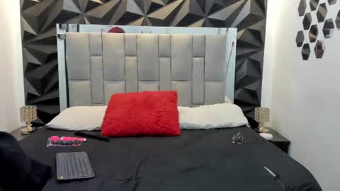 Snapshot of venus_midnight chatting on July 28, 2026, 8:01 pm VENNUS online show from July 28, 2026, 8:01 pm
