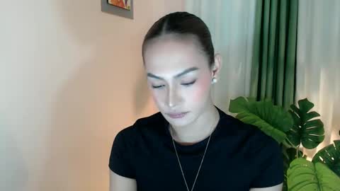 Venus Sunrise Bombshell online show from December 20, 2025, 2:07 am