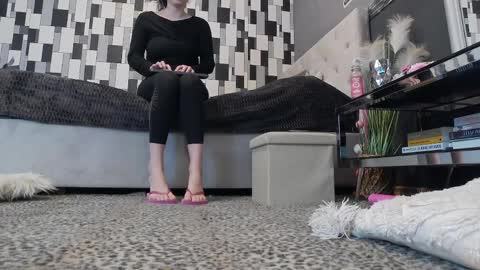 venusinylons online show from April 10, 2026, 8:57 pm