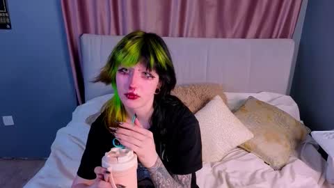 Erica online show from October 16, 2025, 8:10 pm