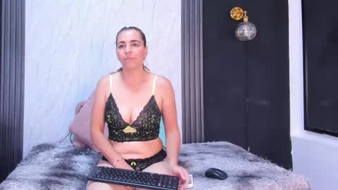 Snapshot of verabeautiful chatting on January 10, 2026, 7:37 pm verabeautiful online show from January 10, 2026, 7:37 pm