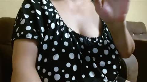 Snapshot of veraluss chatting on June 4, 2026, 9:37 am Vera Luss online show from June 4, 2026, 9:37 am