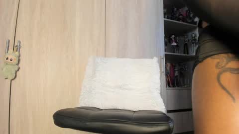 veronica lodge online show from April 8, 2026, 7:03 pm