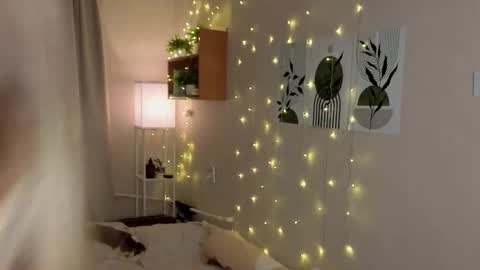 Snapshot of verocat chatting on December 14, 2025, 8:24 pm Veronica online show from December 14, 2025, 8:24 pm