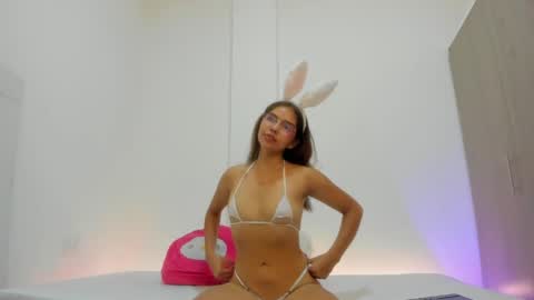 Veronica online show from April 30, 2026, 2:18 am