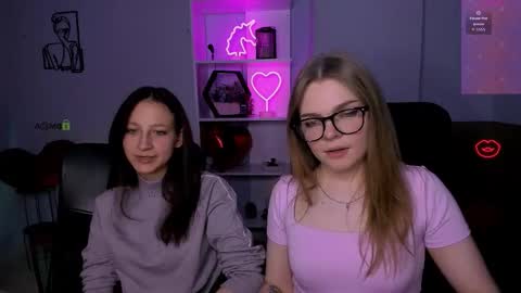 Snapshot of veronica_bubble chatting on November 25, 2025, 8:31 pm Ronni online show from November 25, 2025, 8:31 pm